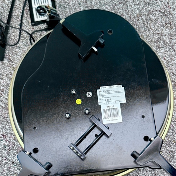 Mr. Christmas Black Miniature Grand Piano Music Box - Picture 14 of 15